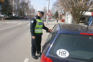 Slika MUP-ILUSTRACIJE-NOVA GALERIJA/PROMETNI POLICAJCI/prometni_policajac06.jpg